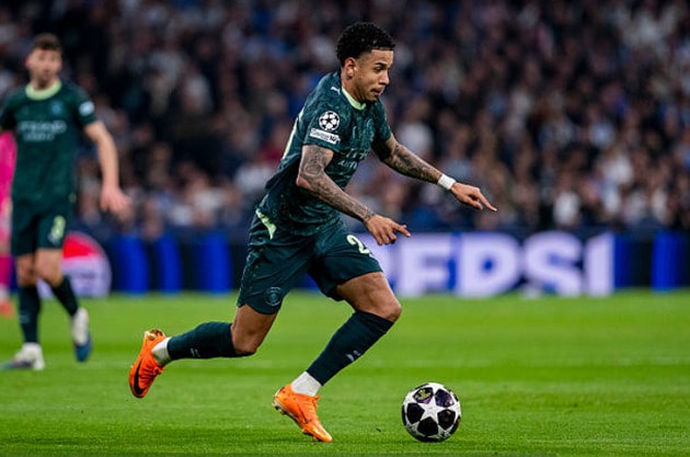 Savinho bị thay ra ngay sau hiệp một