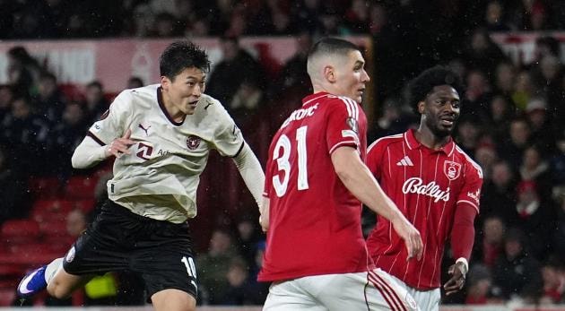 Gue-Sung Cho ăn mừng bàn thắng duy nhất vào lưới Nottingham Forest.