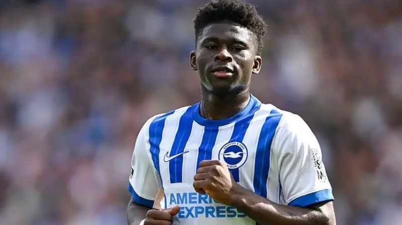 Tiền vệ Carlos Baleba của Brighton vẫn đang chờ đợi cơ hội được thi đấu tại đấu trường danh giá nhất châu Âu.