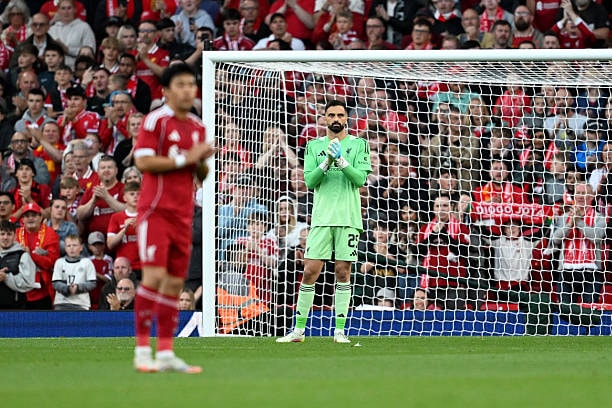 Thủ thành Giorgi Mamardashvili trong màu áo Liverpool.