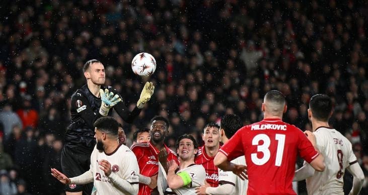 Nottingham Forest gặp nhiều khó khăn trước Midtjylland dù chơi trên sân nhà.