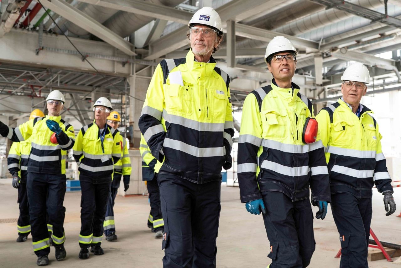 Ratcliffe bơm tiền nhưng nợ chưa giảm.