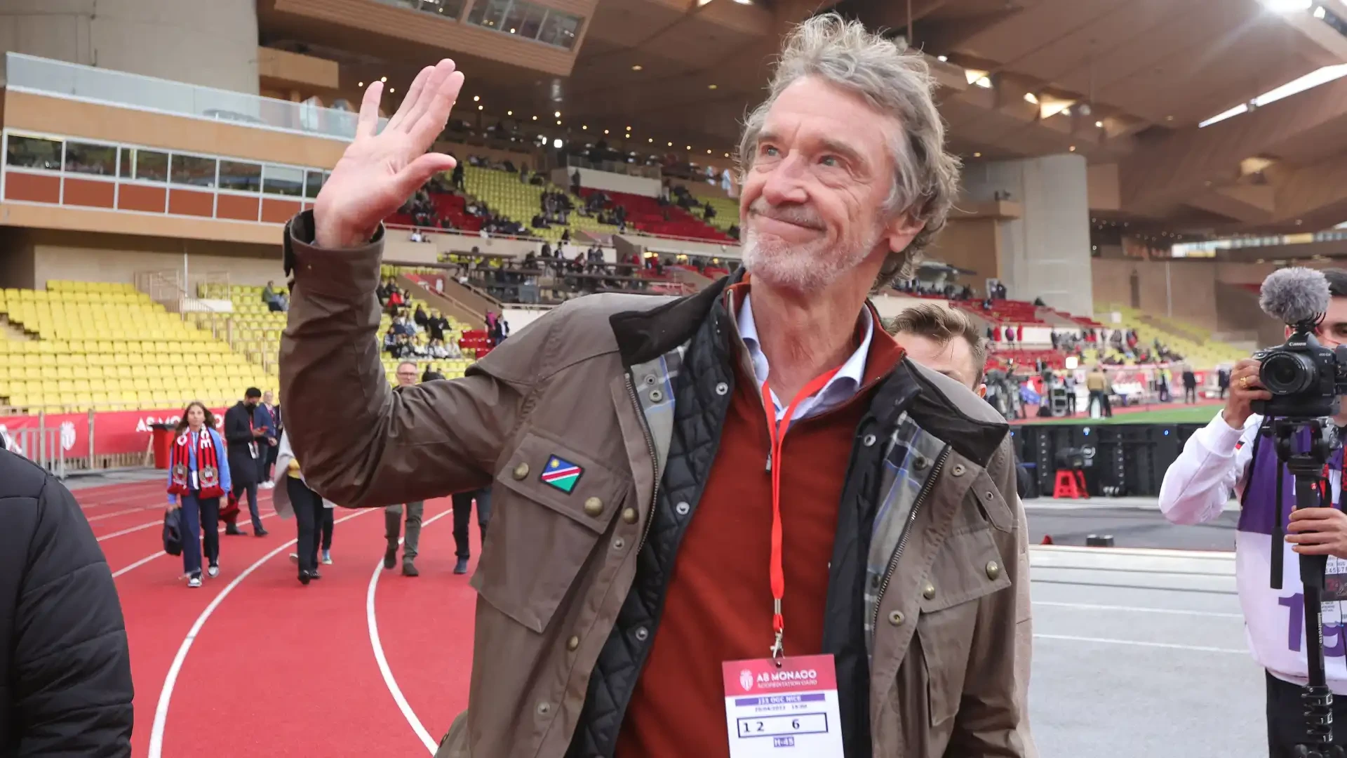 Chi tiêu chuyển nhượng khiến tài chính căng thẳng.