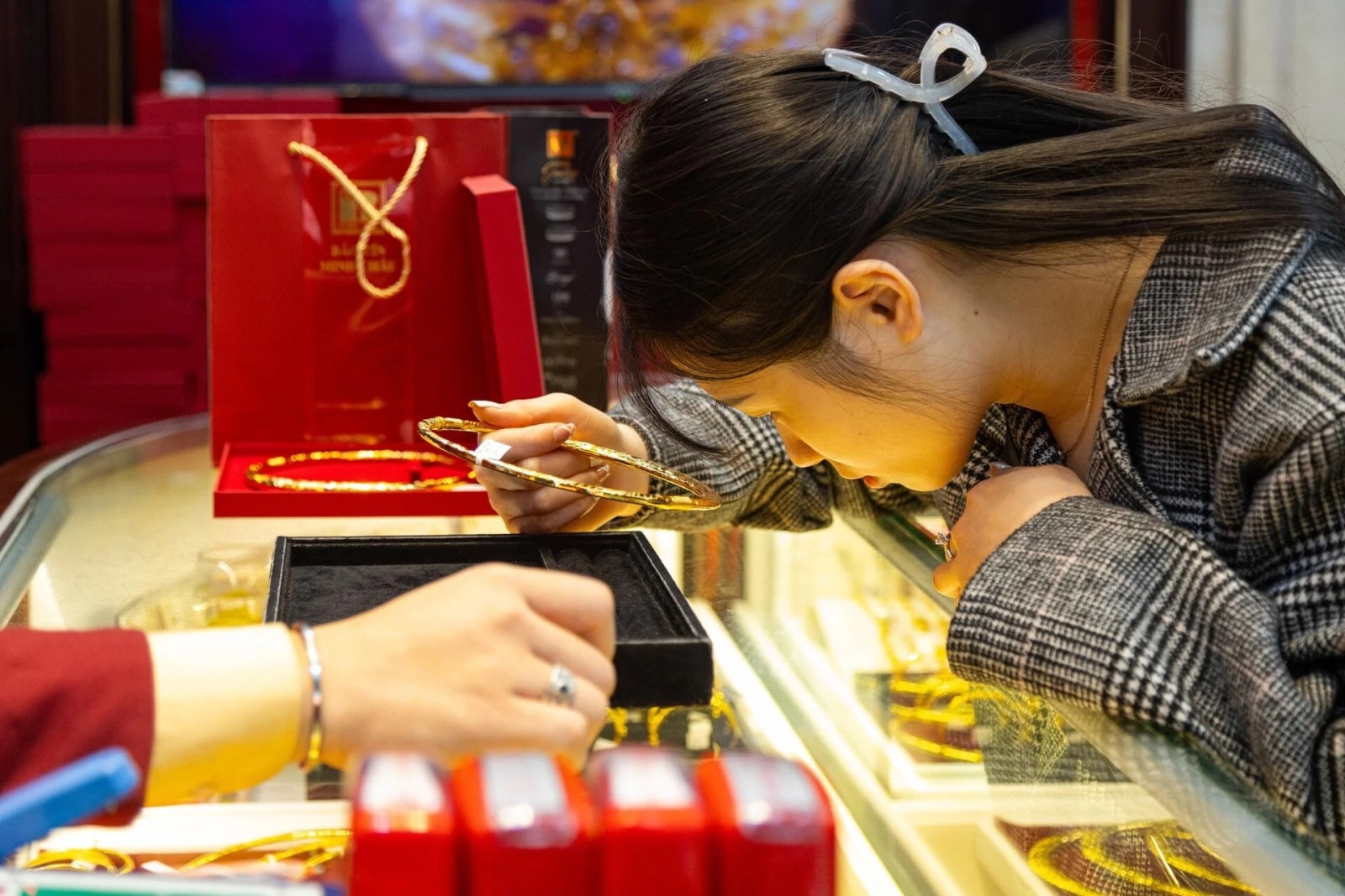 Giá vàng hôm nay 15/3/2026: Giá vàng SJC, nhẫn 9999, vàng thế giới