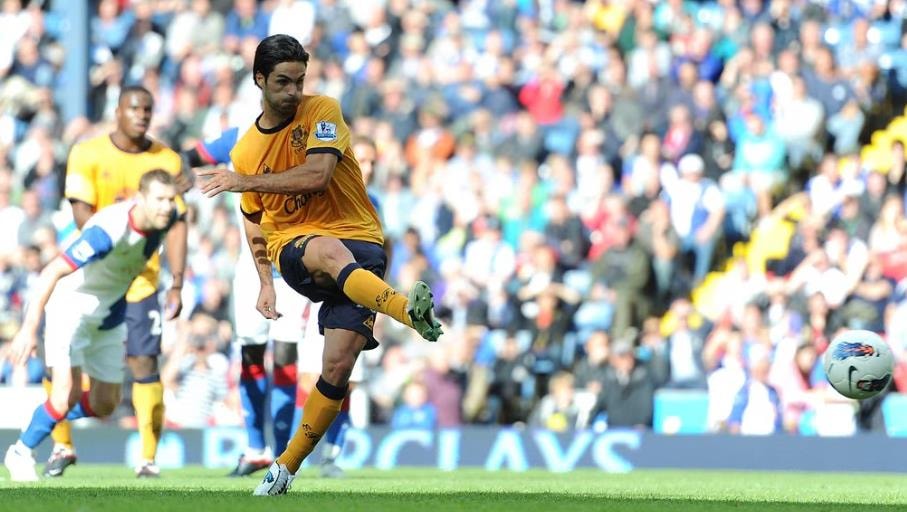 Mikel Arteta là nhạc trưởng điều tiết lối chơi tại Everton.