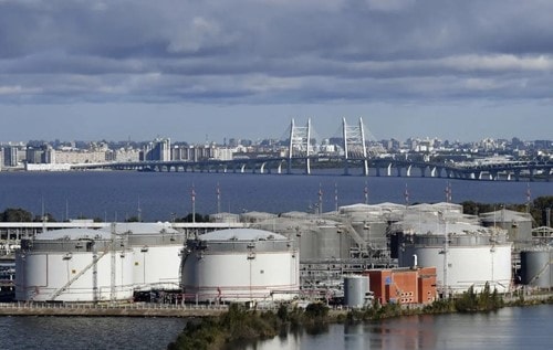 Tàu vận chuyển dầu thô trên biển