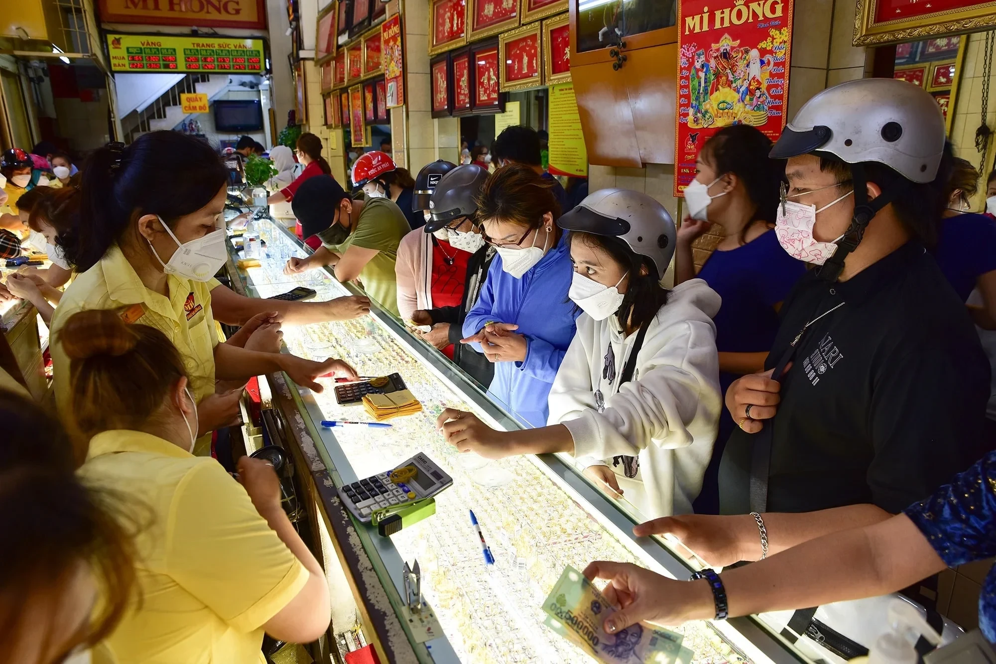 Cập nhật giá vàng chiều nay 15/3: SJC DOJI PNJ giảm 2,4 triệu tuần qua