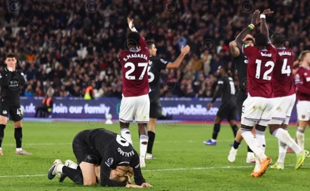 Hàng phòng ngự số đông của West Ham gây ra nhiều khó khăn cho Haaland