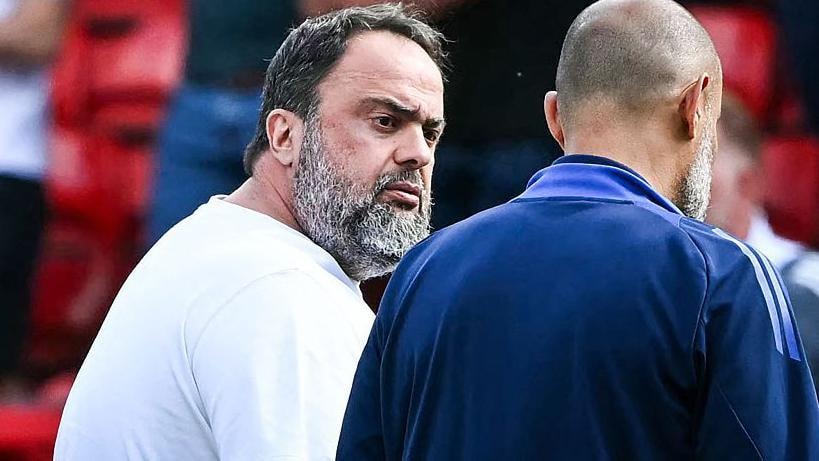 Evangelos Marinakis thường xuyên đưa ra các quyết định sa thải huấn luyện viên một cách nhanh chóng.