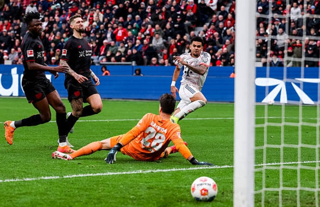 Diaz có bàn gỡ hòa quan trọng cho Hùm xám ở phút 69.