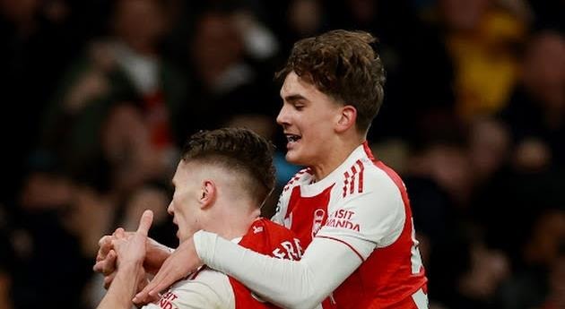 Các cầu thủ Arsenal ăn mừng bàn thắng mở tỷ số đầy quan trọng vào lưới Everton.