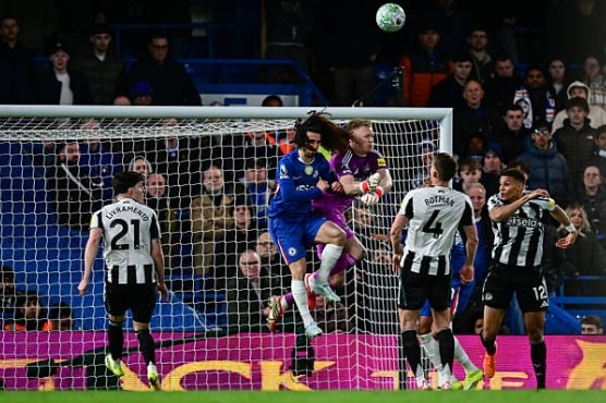 Ramsdale làm nản lòng các chân sút Chelsea.