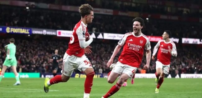 Max Dowman đi vào lịch sử Ngoại hạng Anh.