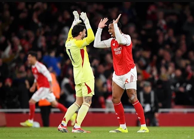 David Raya thi đấu xuất sắc giúp Arsenal giữ sạch lưới trước Everton