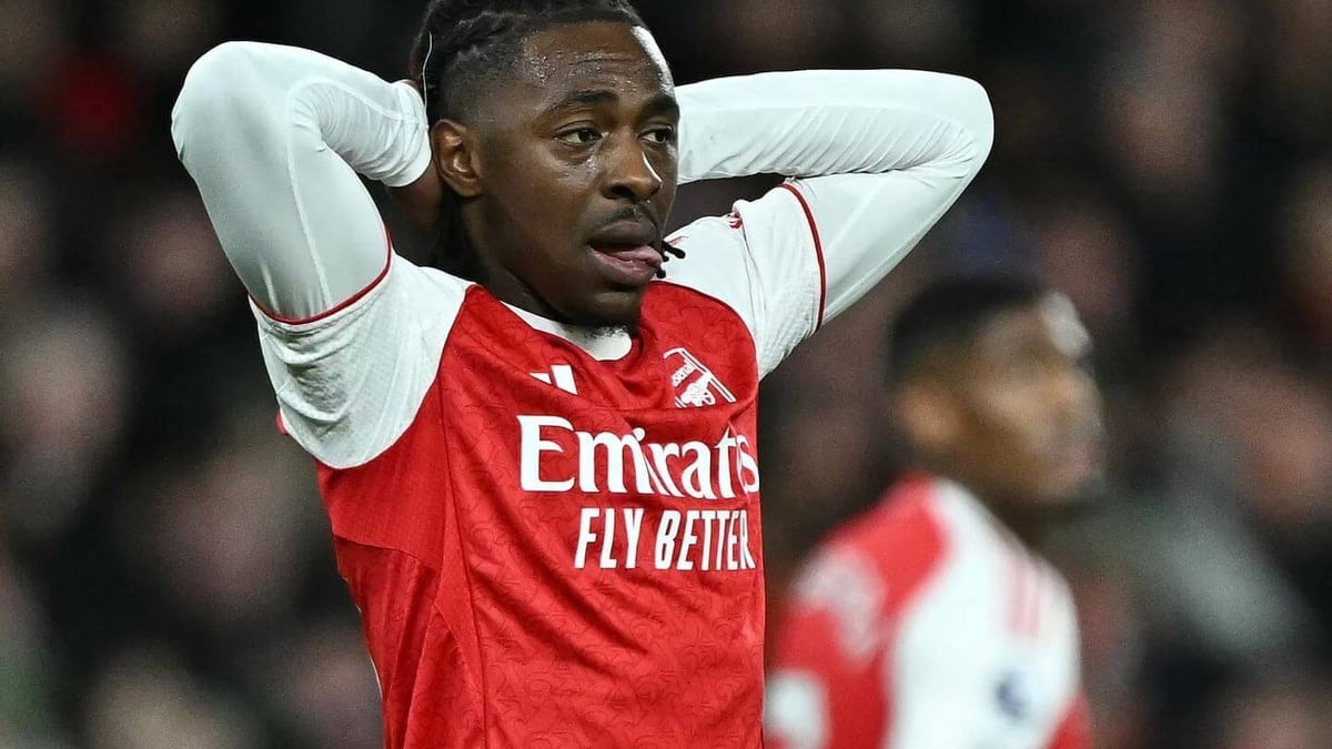 Eberechi Eze nỗ lực tạo đột biến trên hàng công