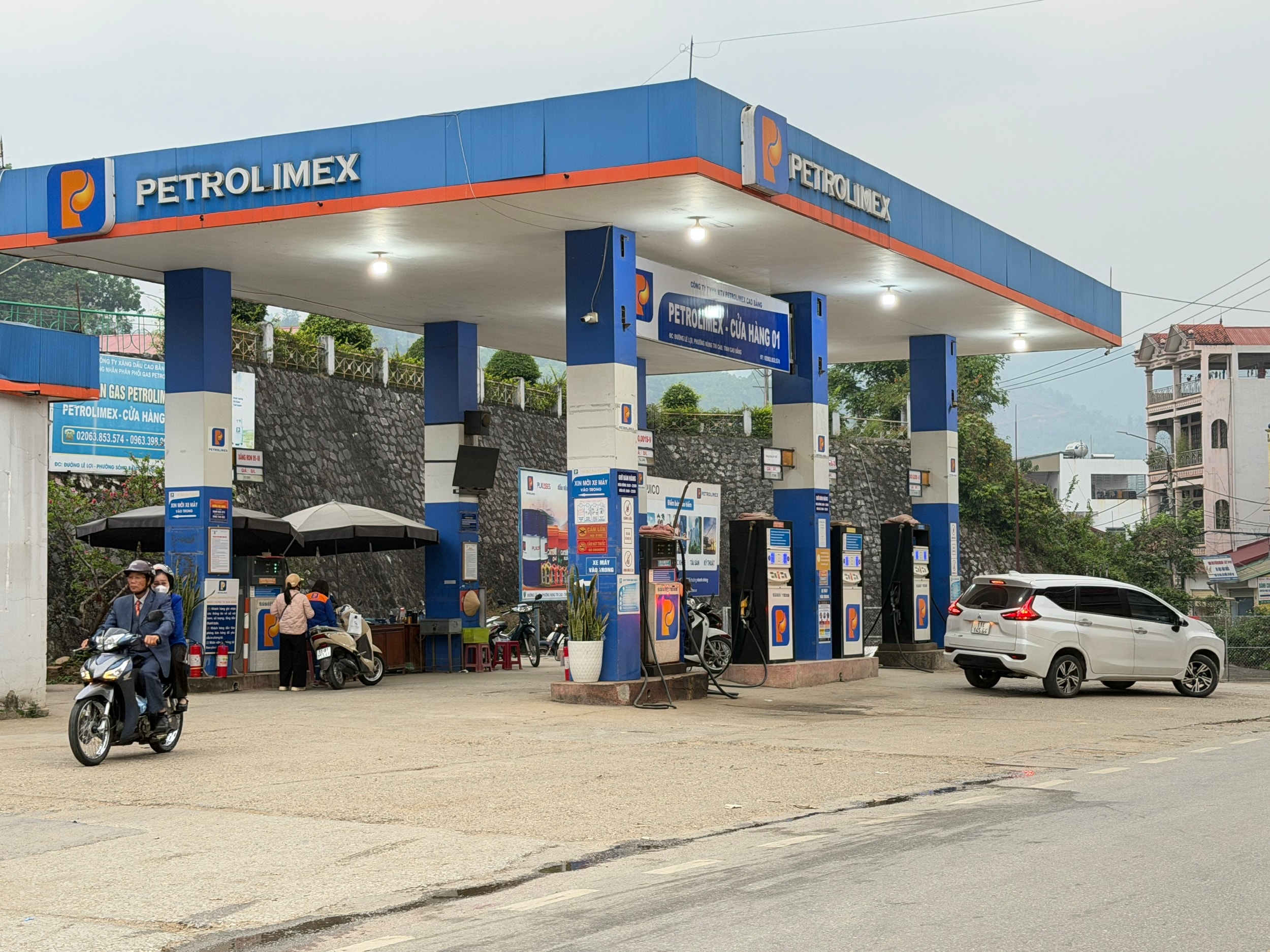 Giá xăng dầu hôm nay 16/3/2026: RON95 tối đa 25.575 đồng/lít, giá dầu Brent vượt 104 USD/thùng