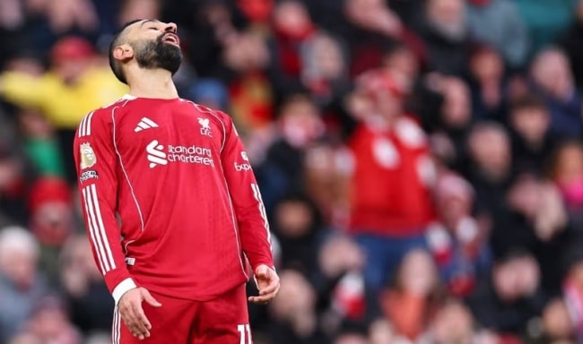 Mohamed Salah mờ nhạt khi được tung vào sân từ băng ghế dự bị trong hiệp hai.