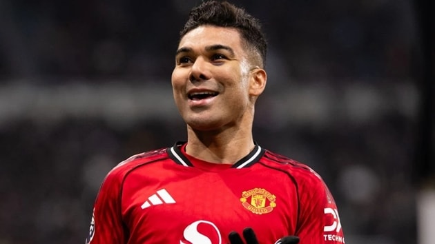 Casemiro điều tiết lối chơi của Manchester United tại Ngoại hạng Anh