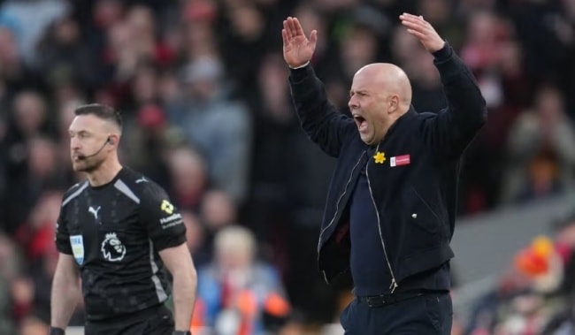 Liverpool của Arne Slot lỡ cơ hội chen chân vào top 4 sau trận hòa Tottenham.