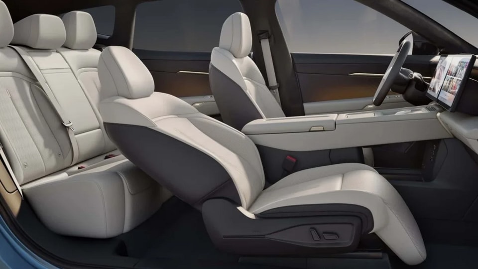 Không gian hàng ghế sau rộng rãi trên ID.Unyx 08