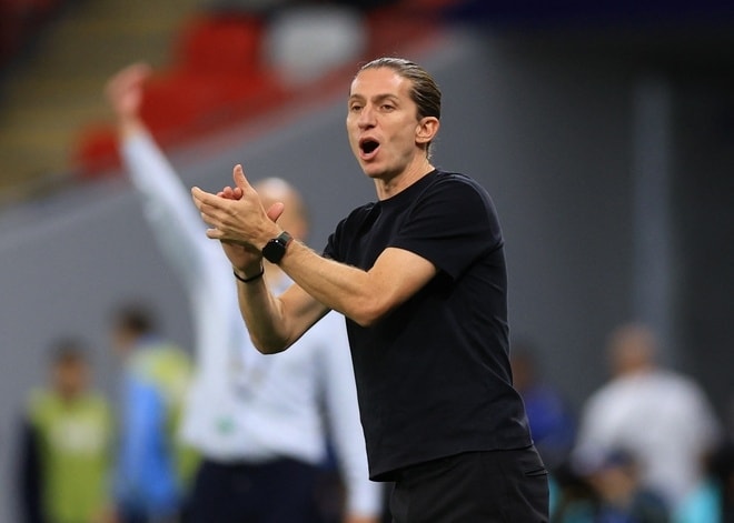 Felipe Luis từng được liên kết với Chelsea.