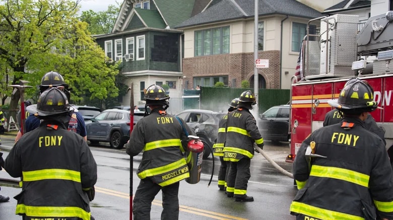 Nhấn chìm xe điện trong nước là một phương án dập lửa