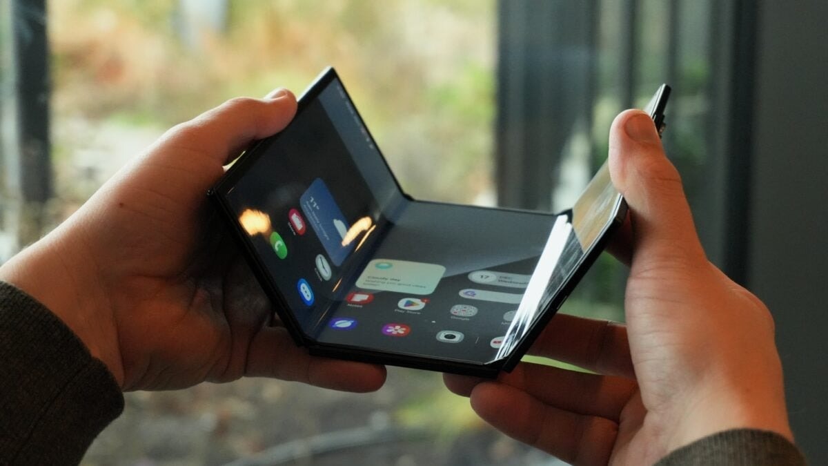 Galaxy Z TriFold là thiết bị kén người dùng do rào cản về giá và kỹ thuật