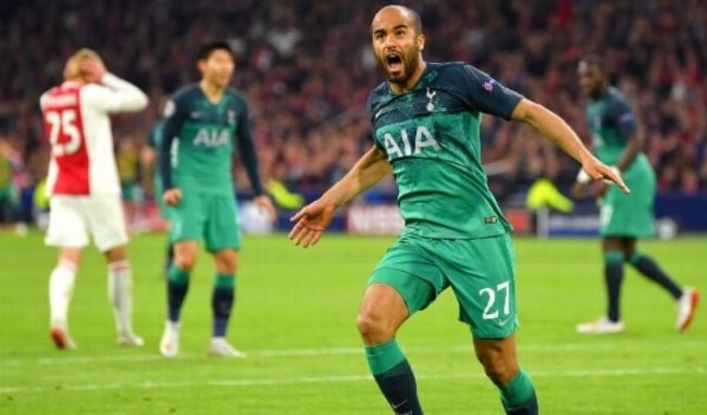 Lucas Moura ăn mừng sau khi lập hat-trick đưa Tottenham vào chung kết.