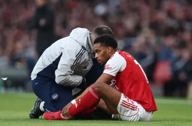 Hậu vệ Ben White trở lại tập luyện sẵn sàng cho trận lượt về