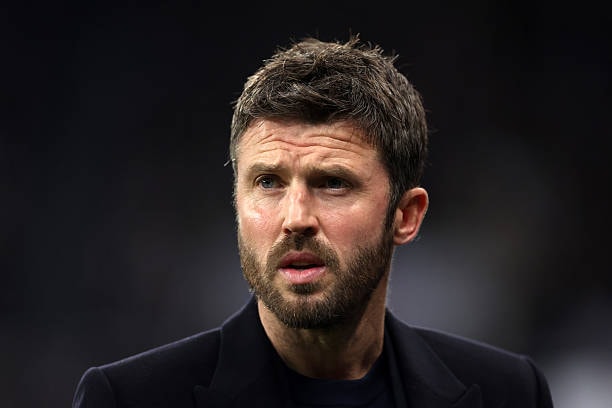 HLV Michael Carrick đối mặt với bài toán chiến thuật khó khăn trước Bournemouth.