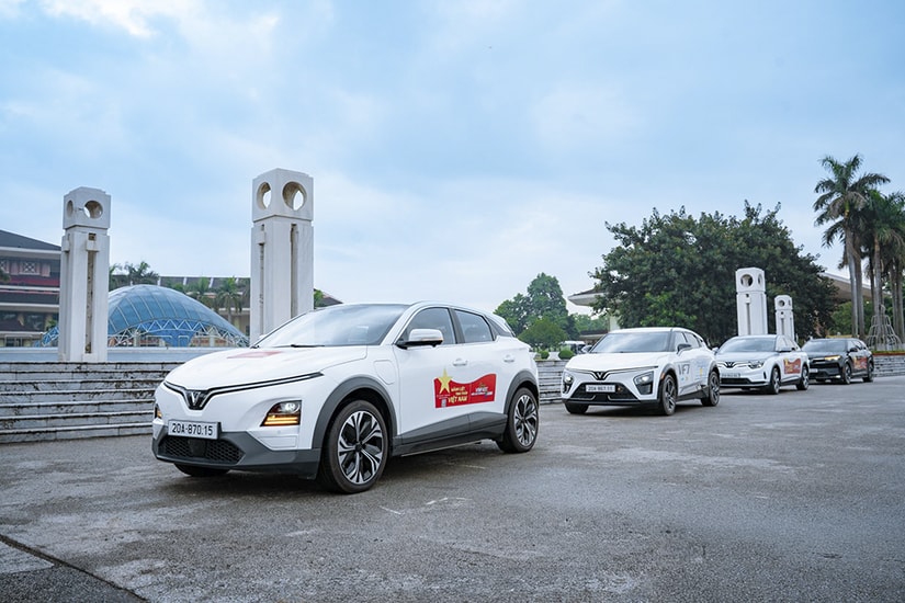 Giao diện ứng dụng VinFast hiển thị các tính năng quản lý xe thông minh