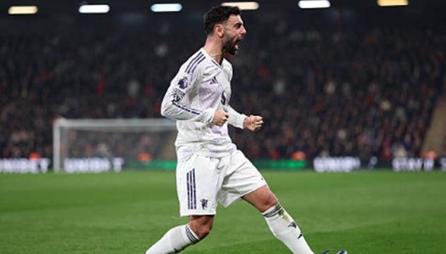 Bruno Fernandes ghi dấu ấn đậm nét trong cả hai bàn thắng của Manchester United