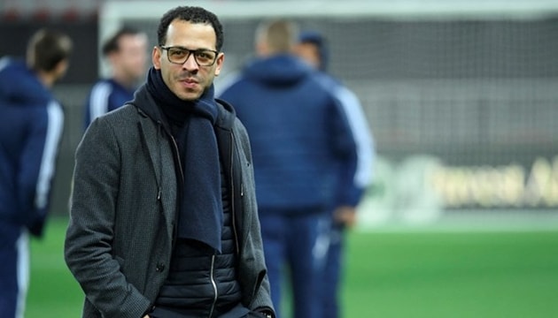 HLV Rosenior đang đối mặt với nhiều áp lực tại Chelsea.