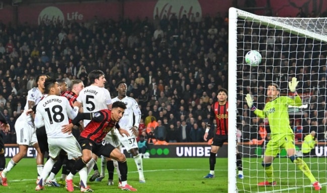 Man Utd trải qua trận hòa kịch tính với Bournemouth.