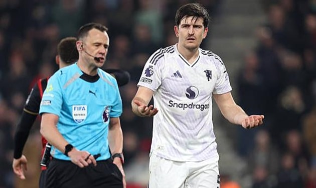 Harry Maguire nhận thẻ đỏ ở trận đấu với Bournemouth.