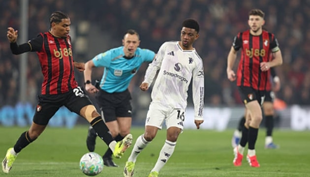 Amad Diallo tạo ra nhiều pha đi bóng đột biến nhưng thiếu điềm tĩnh ở khoảnh khắc cuối