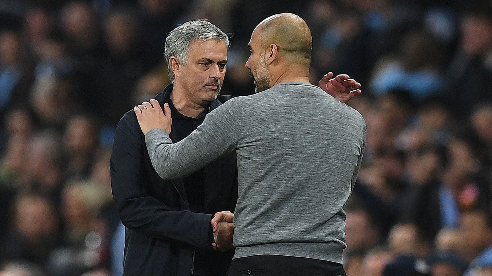 Pep Guardiola và Jose Mourinho trên băng ghế chỉ đạo
