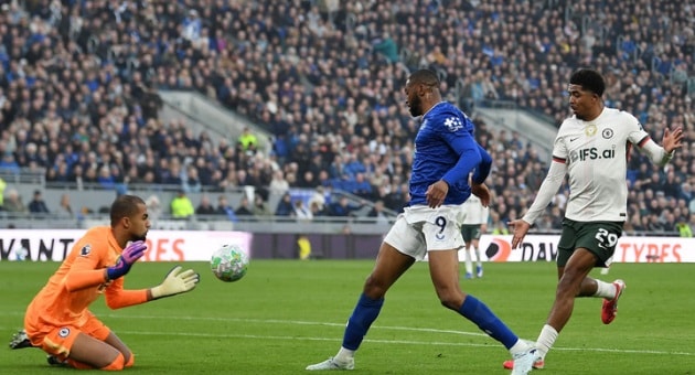 Sanchez có ngày thi đấu đáng quên.