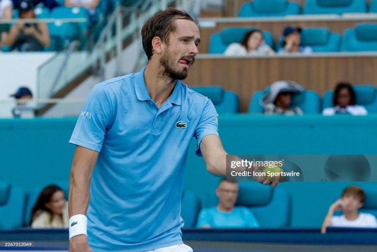 Daniil Medvedev thi đấu tại Miami Open