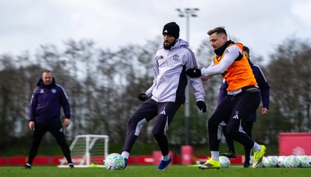Nhóm cầu thủ không tập trung đội tuyển quốc gia tập luyện cùng ban huấn luyện Man Utd