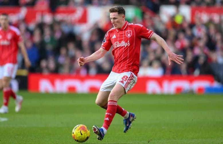 Elliot Anderson được xem là người kế vị hoàn hảo cho Casemiro tại Old Trafford