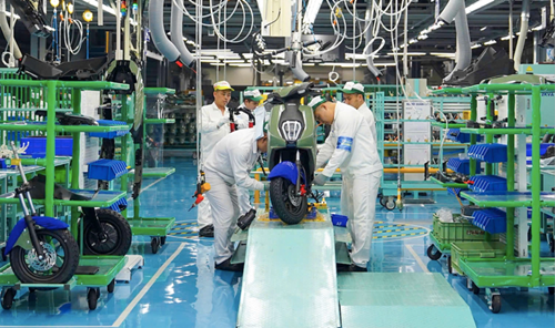 Phát triển xe điện được xem là ngành công nghiệp mới cần sự đồng bộ về hạ tầng và thể chế.