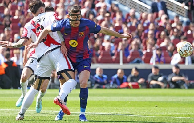 Robert Lewandowski bị thay ra sớm sau 45 phút thi đấu mờ nhạt