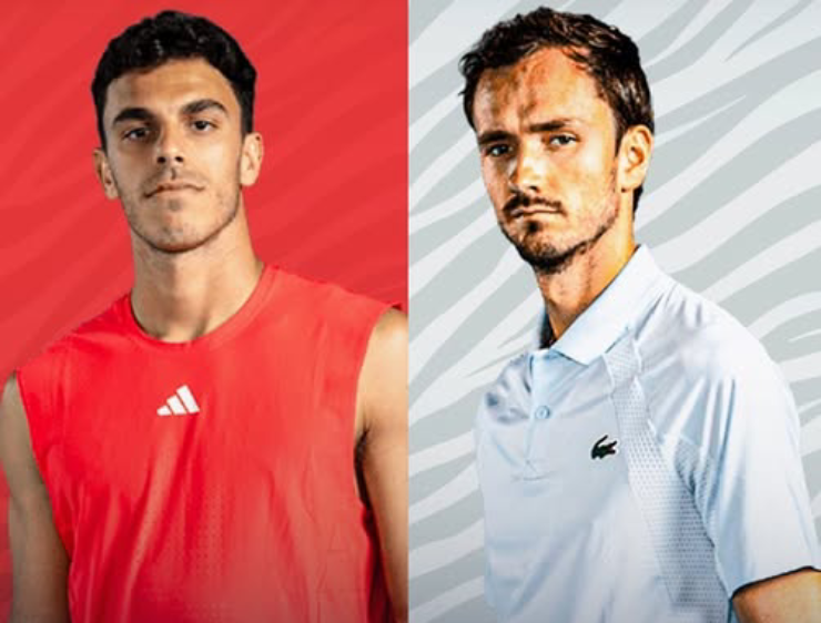 Trận đấu không khoan nhượng giữa Cerundolo (bên trái) và Medvedev (bên phải)