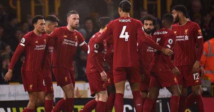 Cuộc chiến giữa trật tự và hỗn loạn sân cỏ.