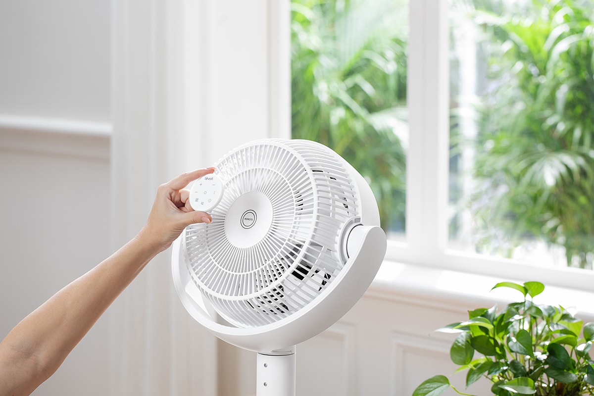 Bảng điều khiển và cảm biến thông minh trên quạt Levoit