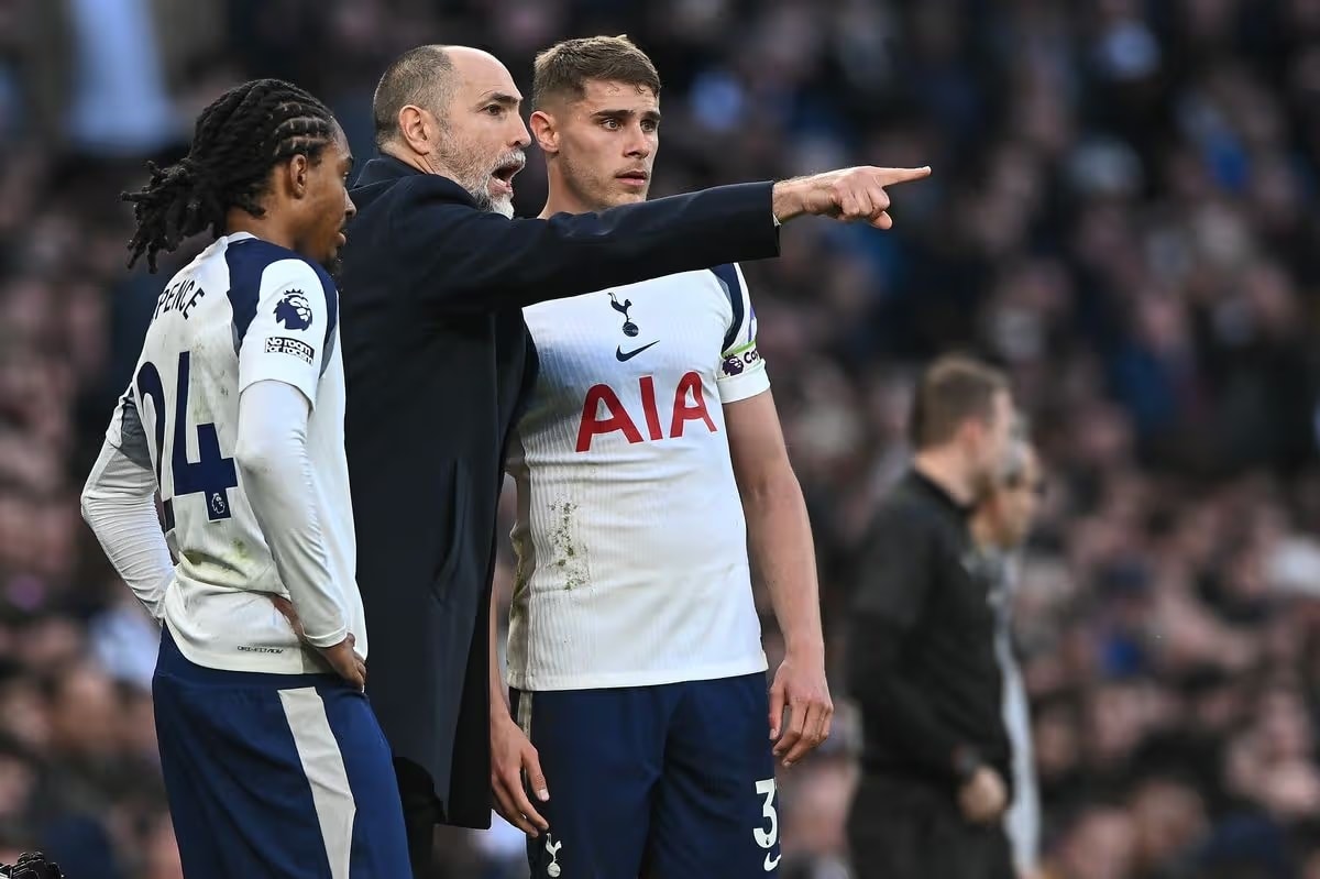 Tottenham Hotspur đối mặt nguy cơ rớt hạng.