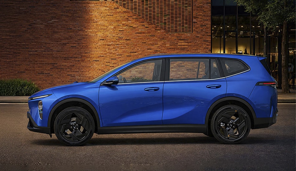 Khách hàng trải nghiệm không gian nội thất của VinFast VF MPV 7 tại sự kiện