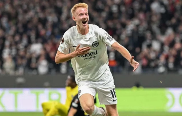 Đội ngũ tuyển trạch Manchester United đang theo dõi sát sao các tài năng trẻ tại Bundesliga, đặc biệt là ở Frankfurt.