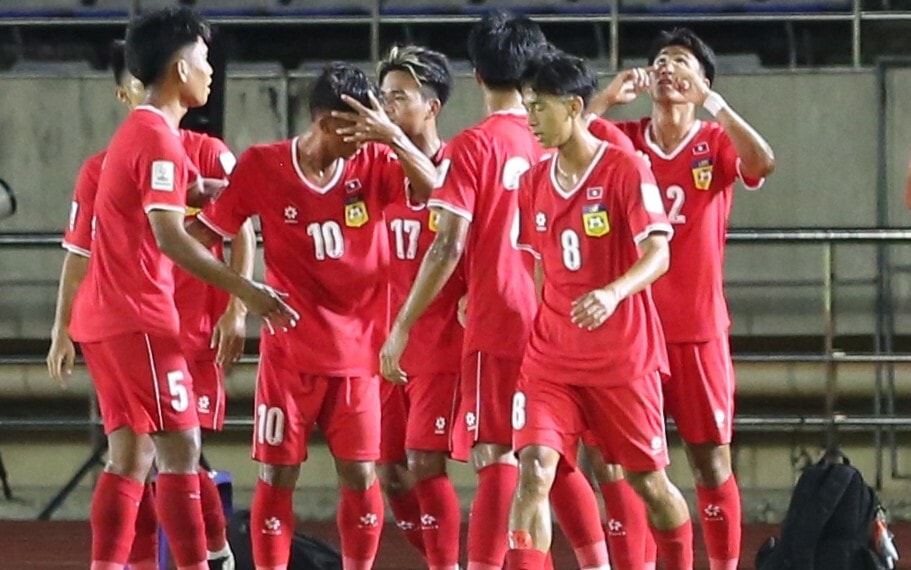 Bóng đá Lào đang nỗ lực vươn lên với những nỗ lực đáng khen ngợi.